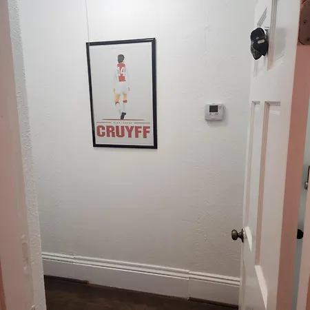 Street Side Studio Apartment Manchester Exterior photo